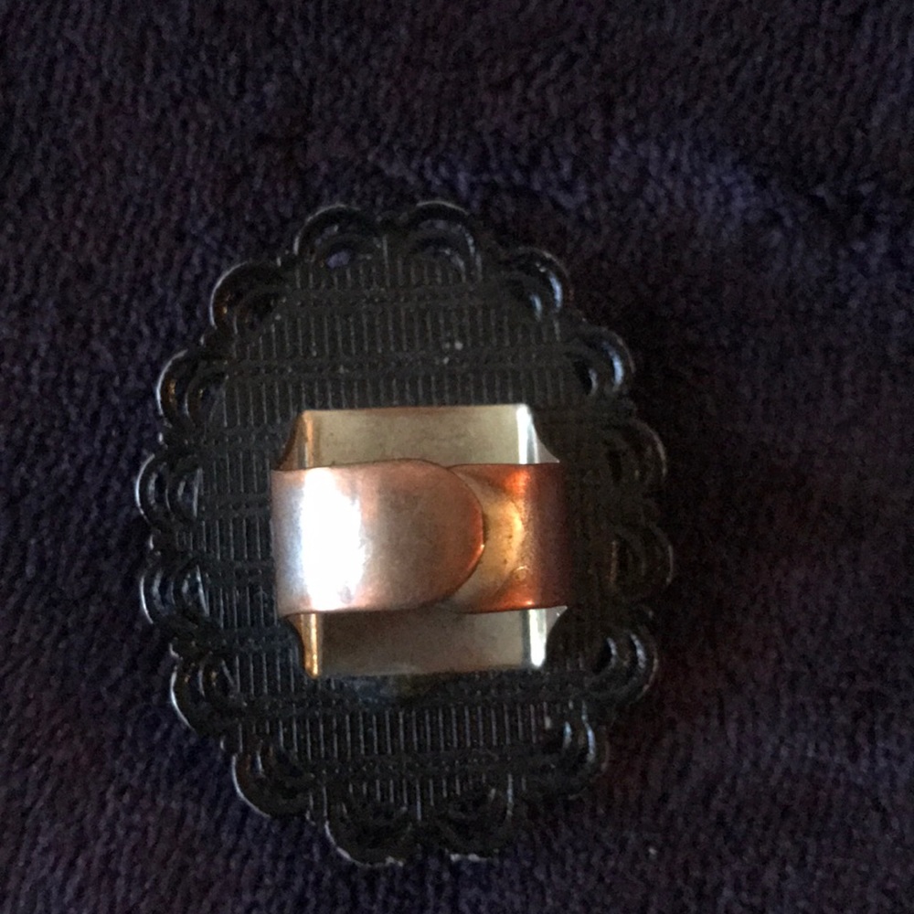 Black ring - Picture 3 of 3